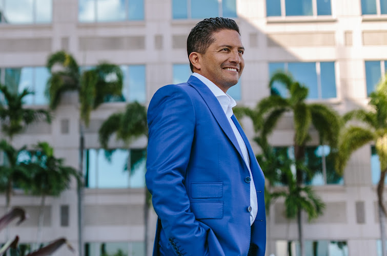 Dr. Ronald Espinoza Cosmetic Plastic Surgery